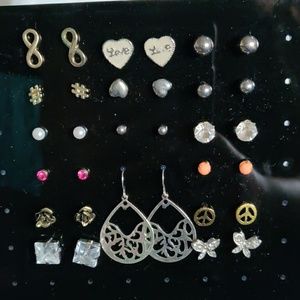 32 piece Jewelry Bundle